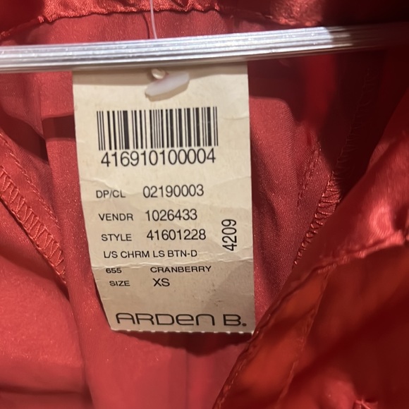 Arden B Cranberry Satin Shirt XS NWT - Picture 4 of 9